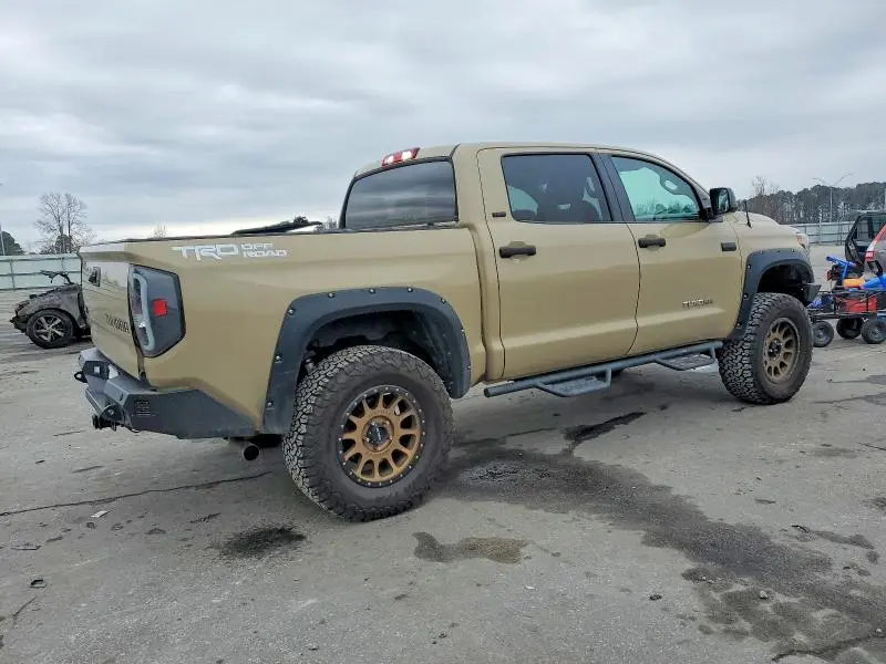 2017 TOYOTA TUNDRA CREWMAX SR5  
