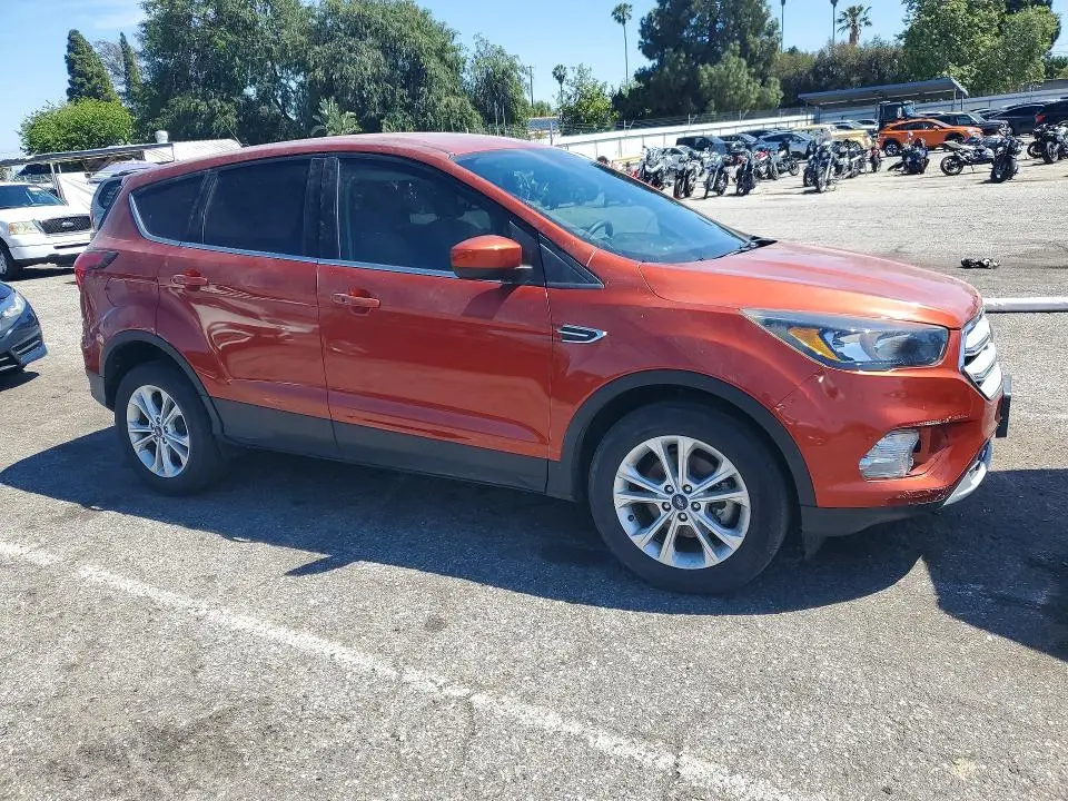 2019 FORD ESCAPE SE  
