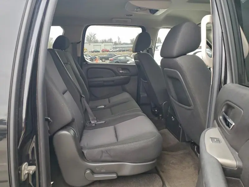 2010 CHEVROLET SUBURBAN C1500 LS  