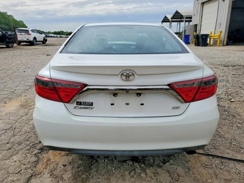 2015 TOYOTA CAMRY SE  