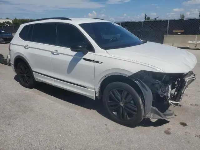 2022 VOLKSWAGEN TIGUAN SE R-LINE BLACK  