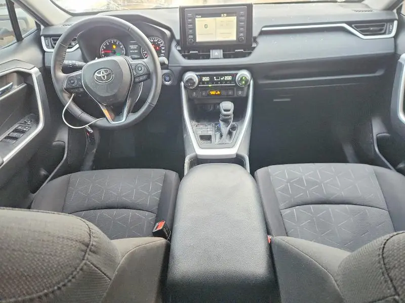 2021 TOYOTA RAV4 XLE  