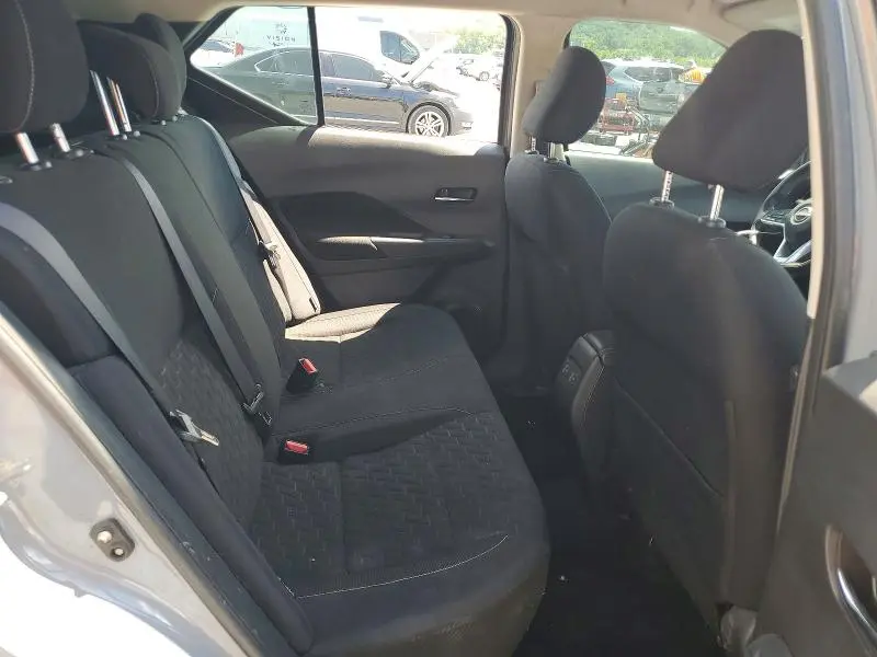 2022 NISSAN KICKS SV  