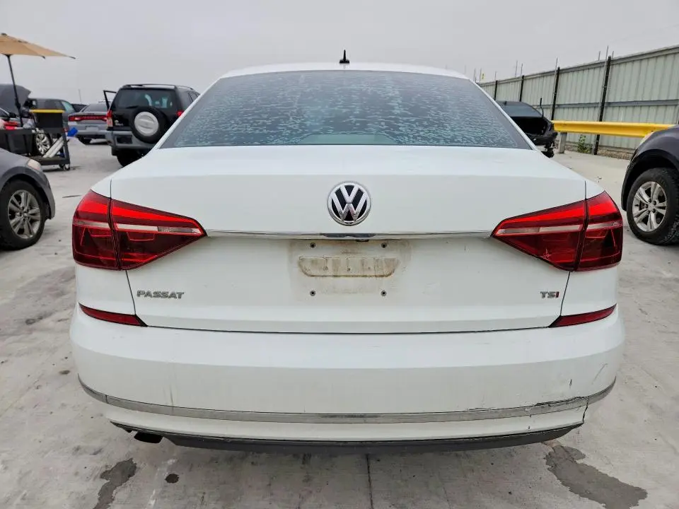 2017 VOLKSWAGEN PASSAT S  