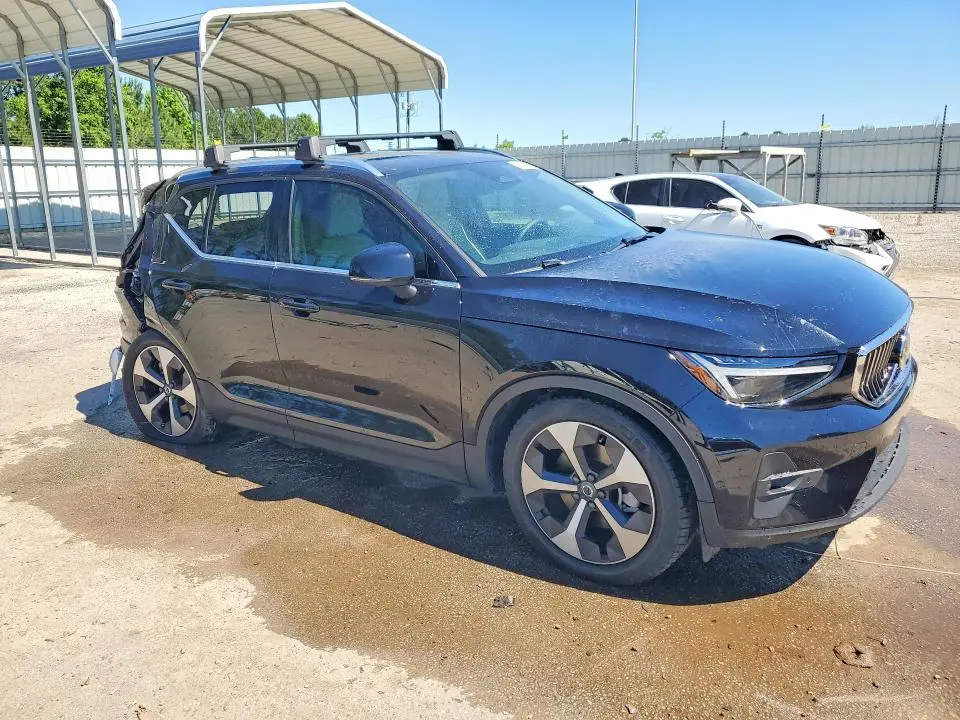 2025 VOLVO XC40 PLUS  