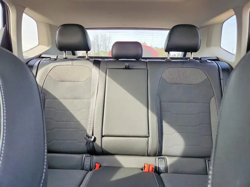 2025 VOLKSWAGEN TAOS SE BLACK  