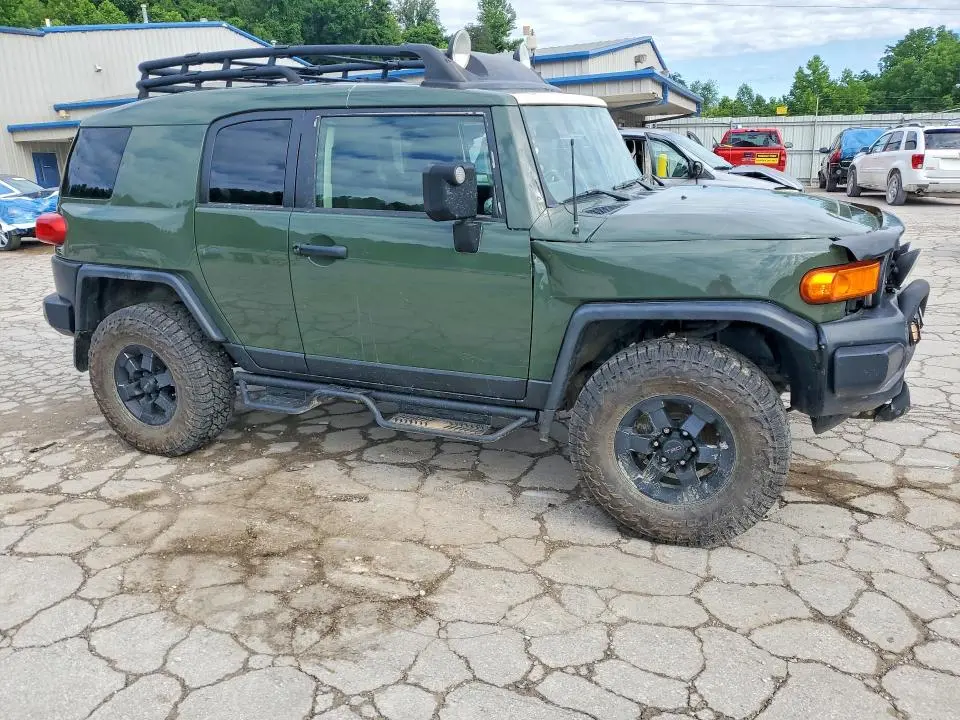 2011 TOYOTA FJ CRUISER BASE  