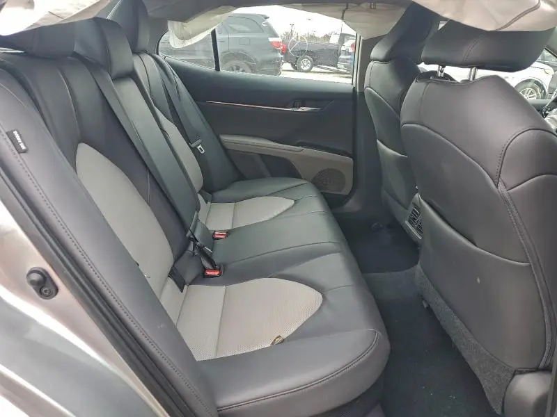 2020 TOYOTA CAMRY XLE  