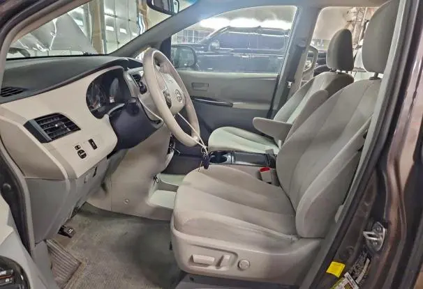 2012 TOYOTA SIENNA LE  