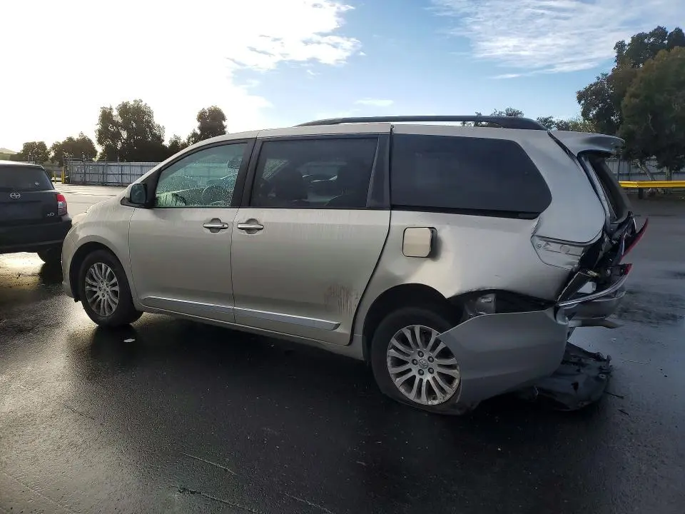 2015 TOYOTA SIENNA XLE 8-PASSENGER  