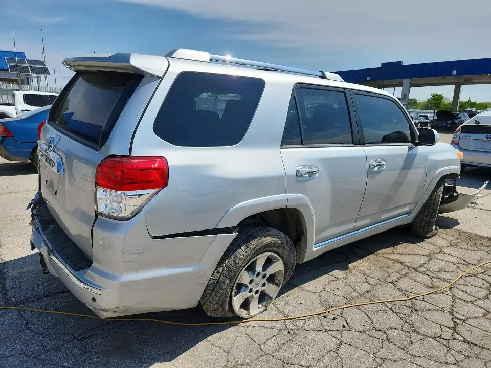 2011 TOYOTA 4RUNNER SR5  