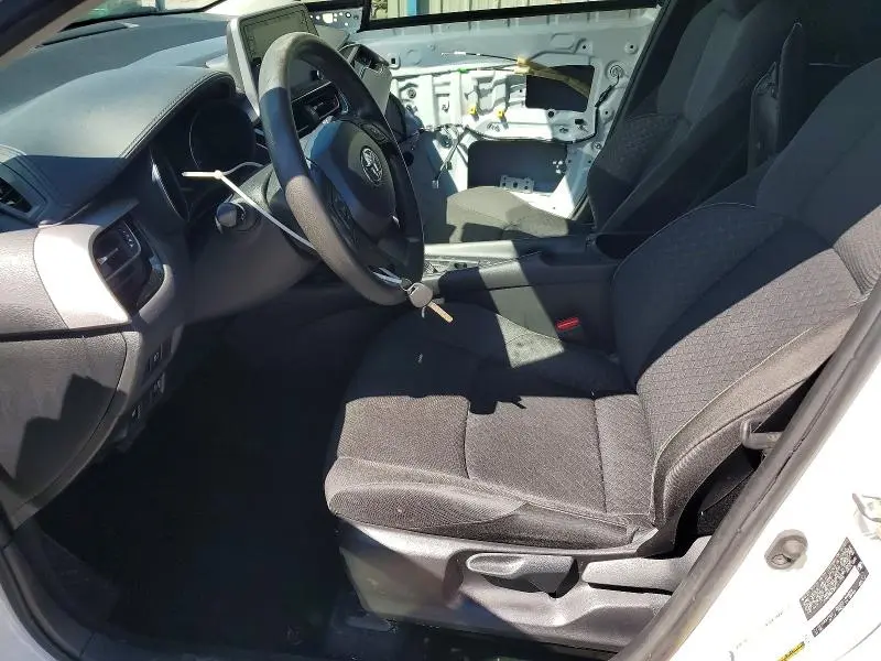 2021 TOYOTA C-HR LE  