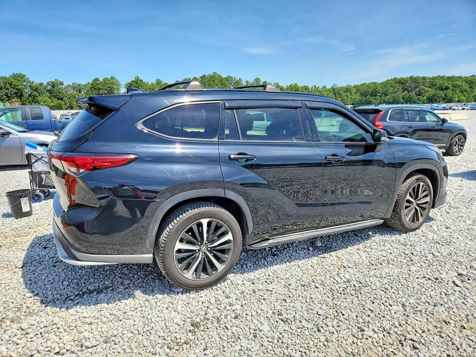 2022 TOYOTA HIGHLANDER XSE  