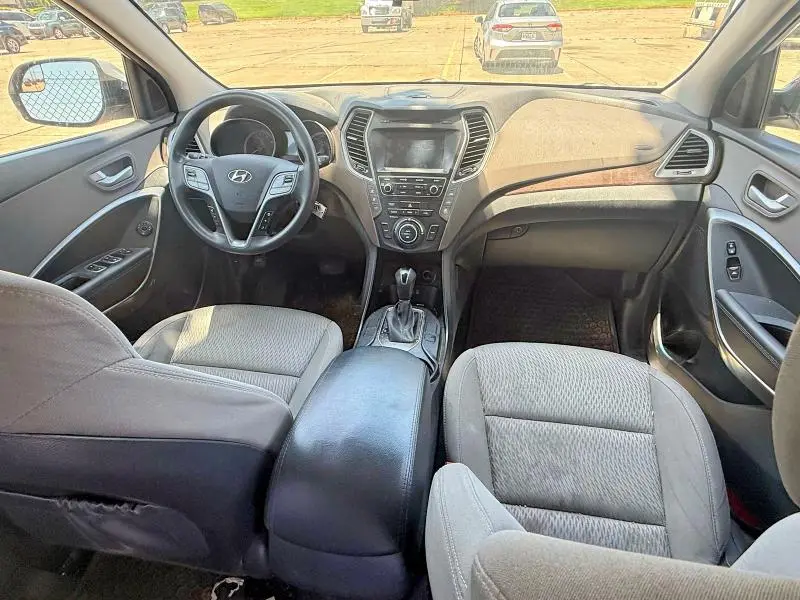 2017 HYUNDAI SANTA FE SE  