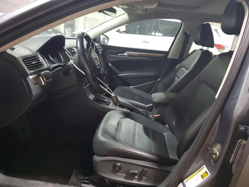 2016 VOLKSWAGEN PASSAT   