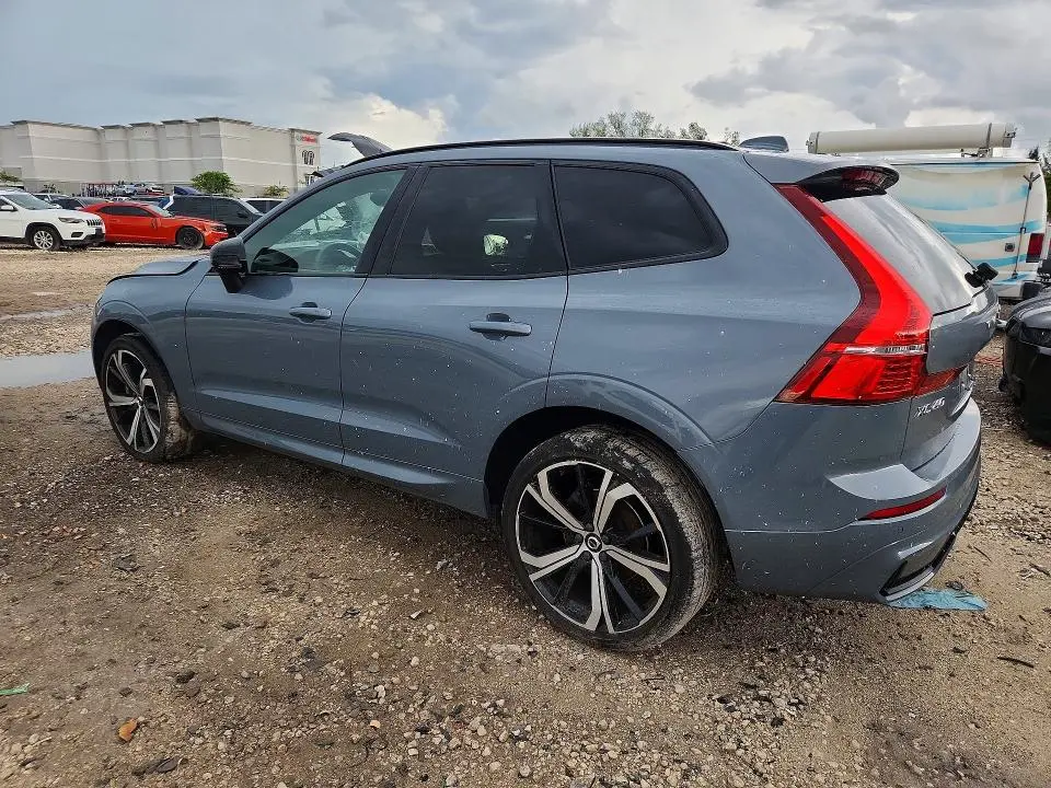 2022 VOLVO XC60 B5 R-DESIGN  