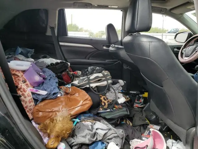 2018 TOYOTA HIGHLANDER SE  