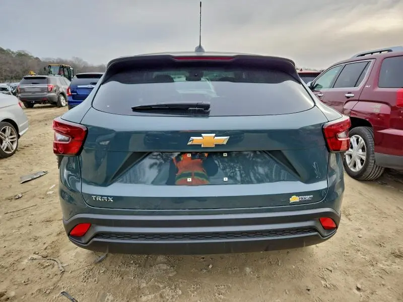 2025 CHEVROLET TRAX LS  