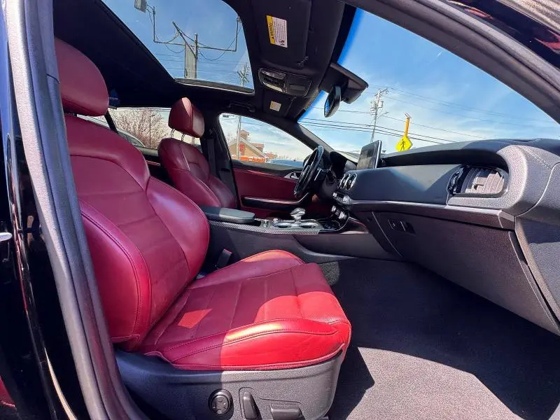 2019 KIA STINGER GT2  