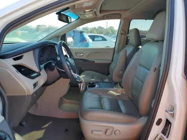 2017 TOYOTA SIENNA XLE  