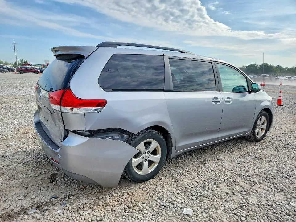 2013 TOYOTA SIENNA LE  