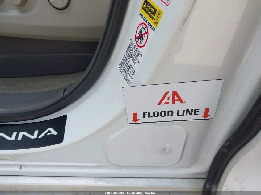 2013 TOYOTA SIENNA LIMITED V6 7 PASSENGER