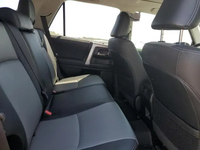 2023 TOYOTA 4RUNNER SE