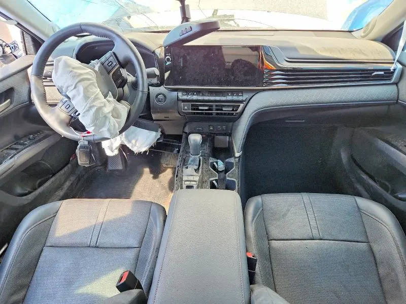 2025 TOYOTA CAMRY XLE  