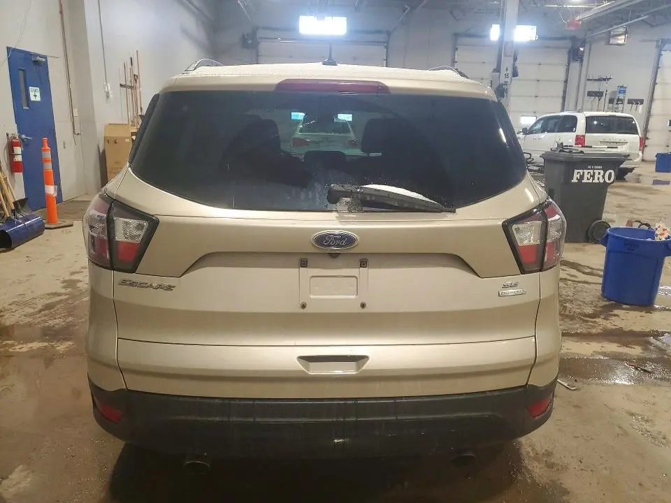 2017 FORD ESCAPE SE  