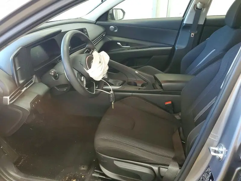 2024 HYUNDAI ELANTRA SE  