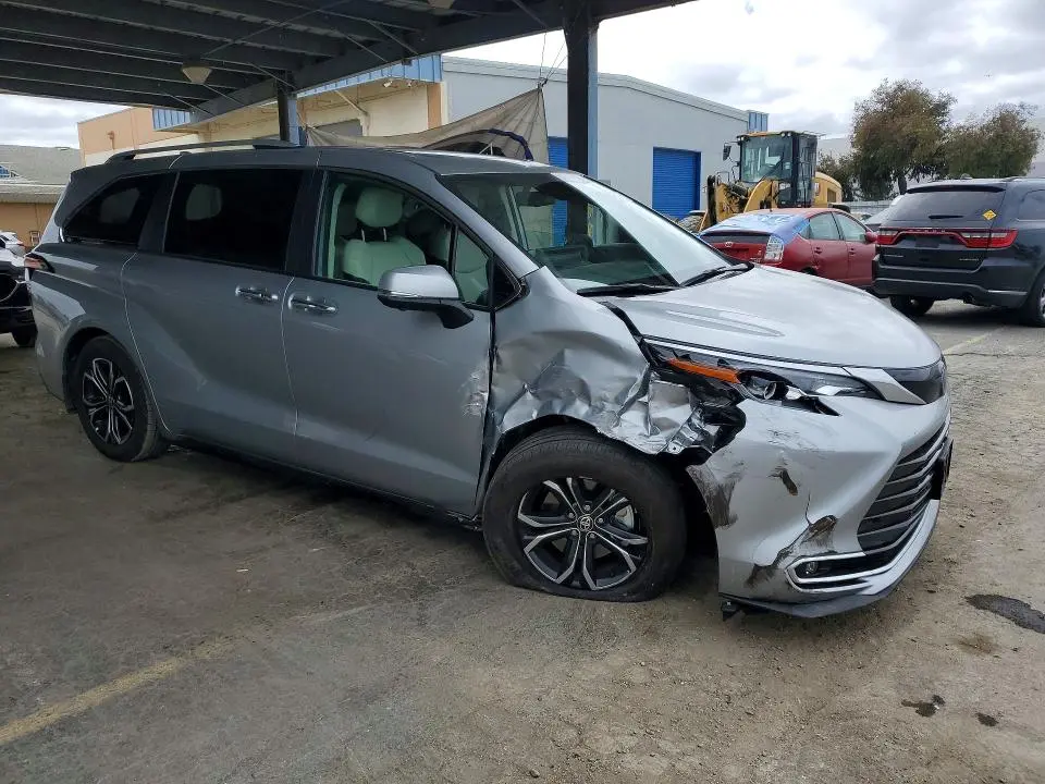 2025 TOYOTA SIENNA PLATINUM 7-PASSENGER  