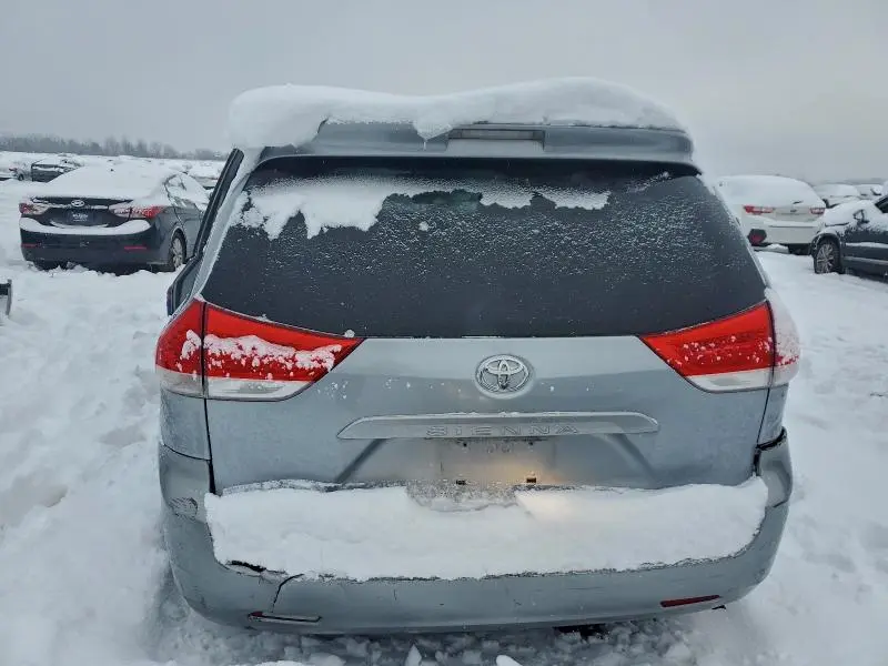 2011 TOYOTA SIENNA LE  