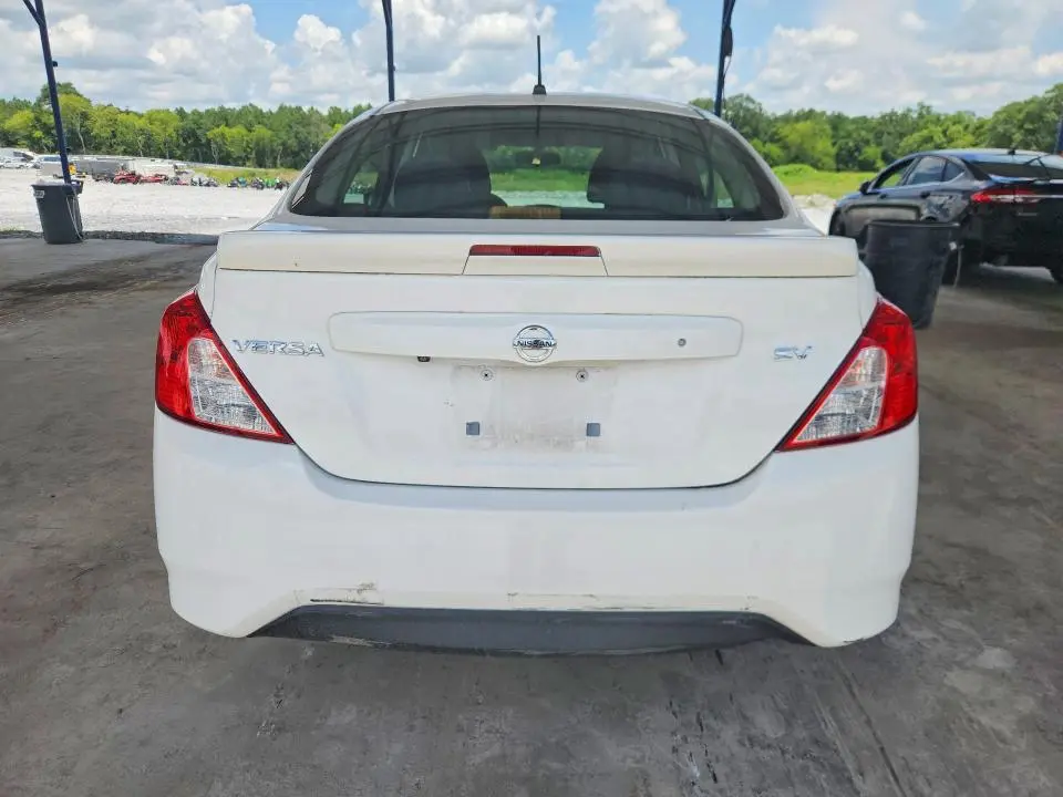 2019 NISSAN VERSA SV  