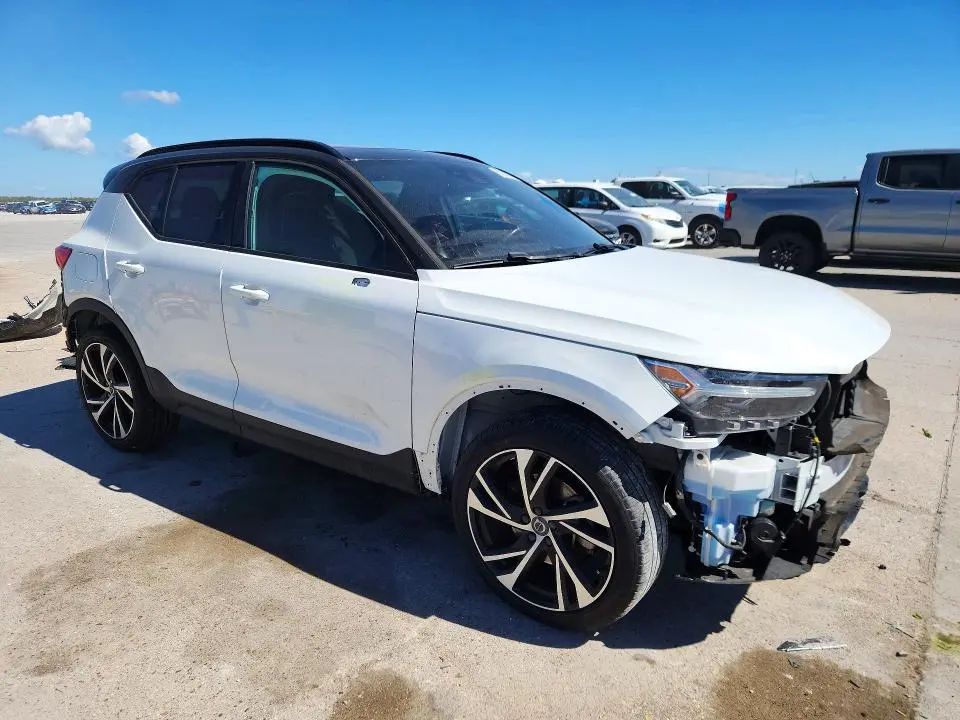 2021 VOLVO XC40 T5 R-DESIGN  
