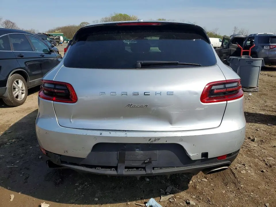 2018 PORSCHE MACAN   