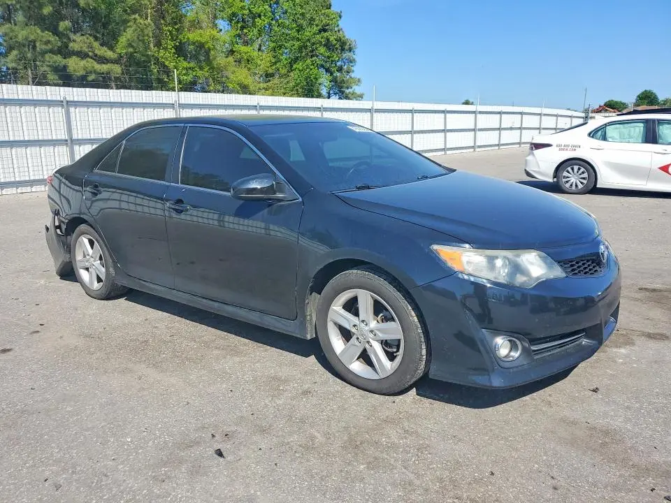 2013 TOYOTA CAMRY SE  