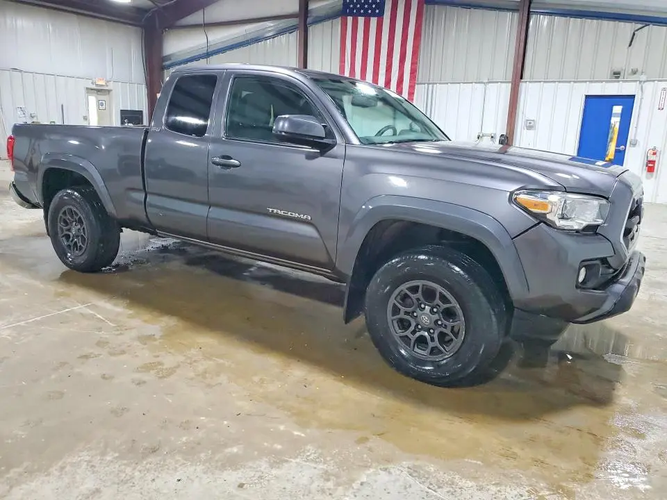 2017 TOYOTA TACOMA SR5 V6  