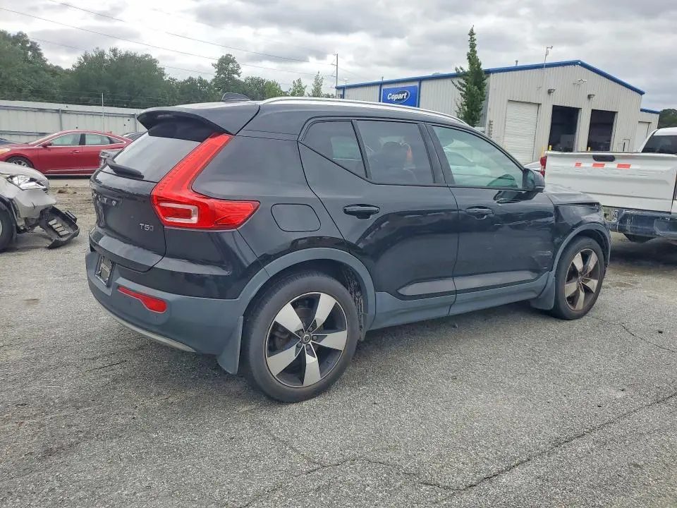 2021 VOLVO XC40 T5 MOMENTUM  