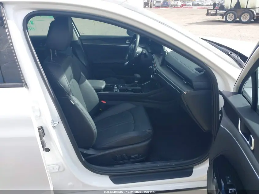 2025 KIA K5 EX