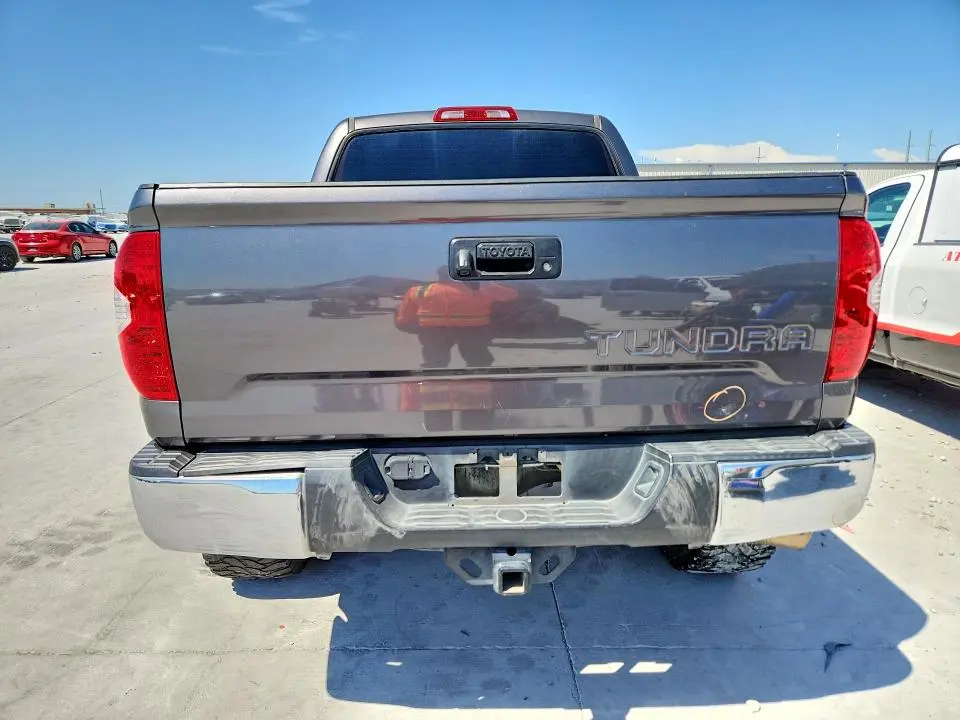 2017 TOYOTA TUNDRA SR5  