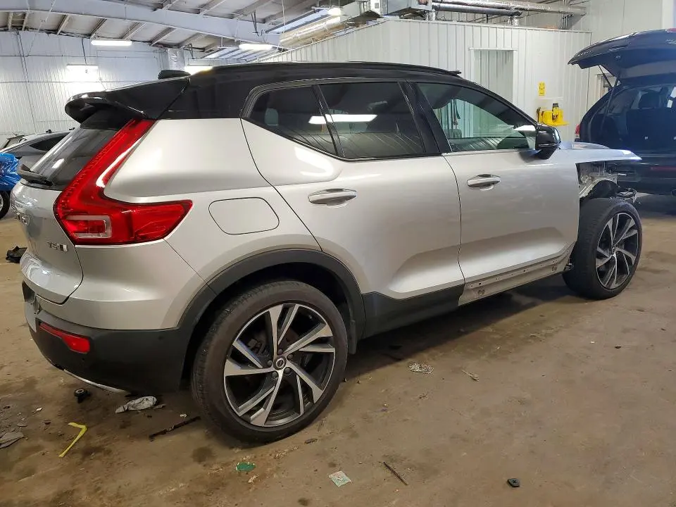 2019 VOLVO XC40 T5 R-DESIGN  