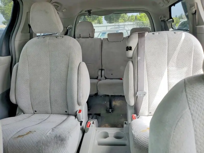 2011 TOYOTA SIENNA LE  