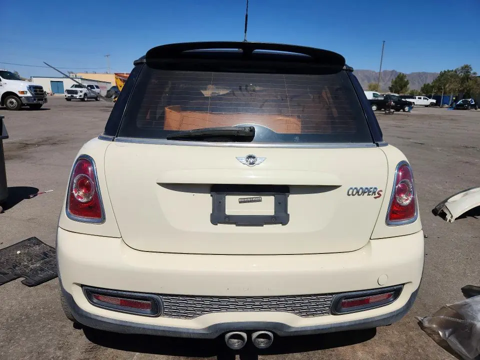 2011 MINI COOPER S  