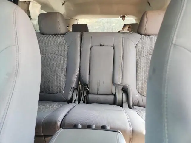 2010 CHEVROLET TRAVERSE LS  