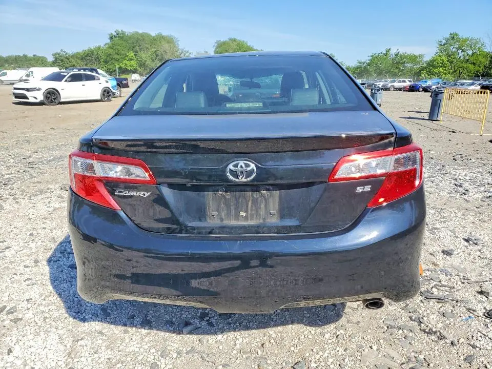 2014 TOYOTA CAMRY SE  