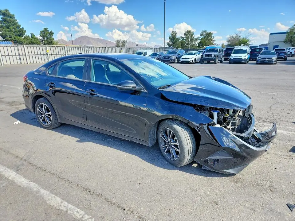 2024 KIA FORTE LXS  