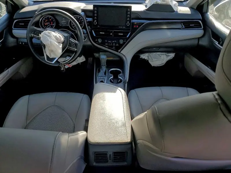 2021 TOYOTA CAMRY XLE  