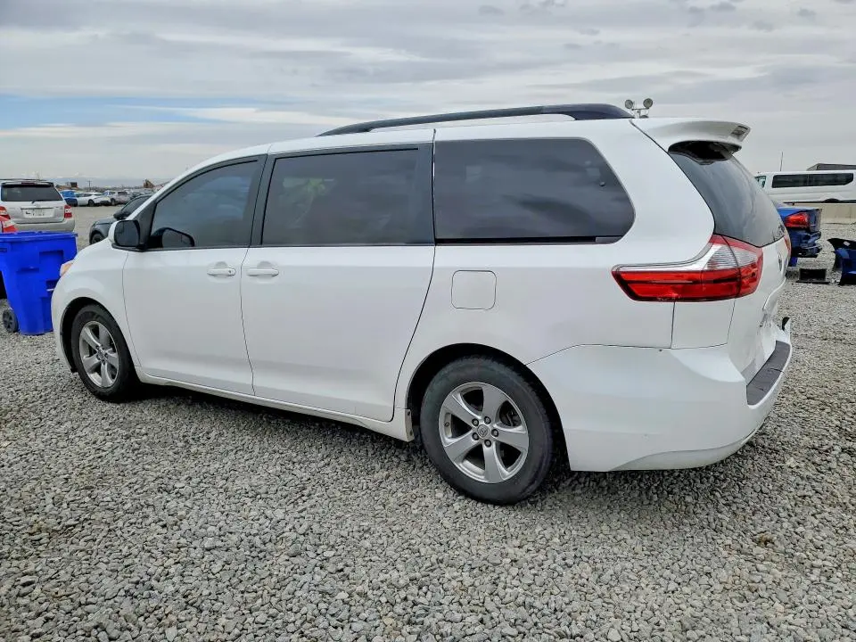 2015 TOYOTA SIENNA LE  