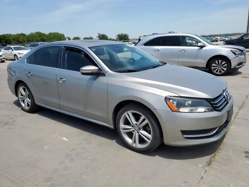 2014 VOLKSWAGEN PASSAT SE  