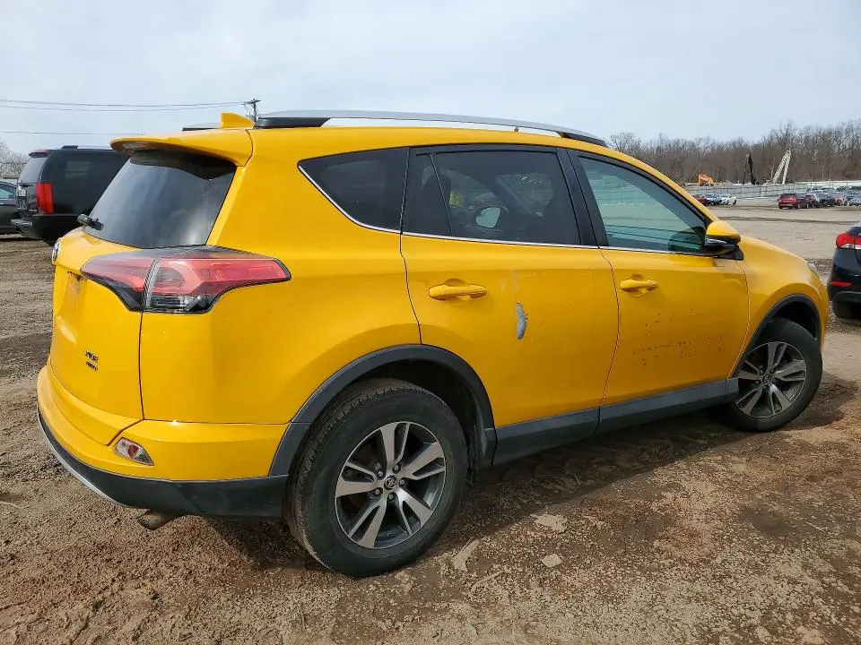 2016 TOYOTA RAV4 XLE  